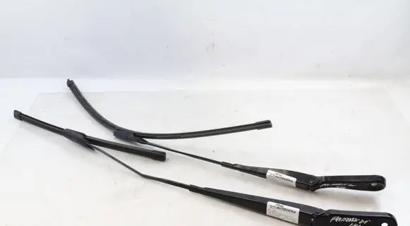 Front wiper blade arm