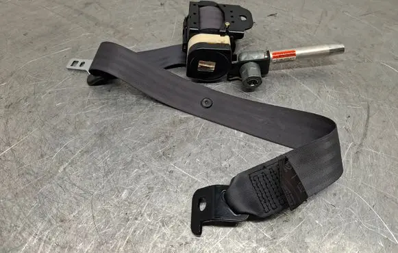 Volvo S60 Middle seatbelt (rear) 39976009