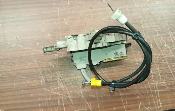 Peugeot Expert Front door lock 9681335980