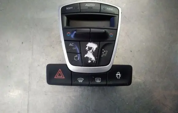 Renault Laguna III Climate control unit 275100002R A02000A8400001