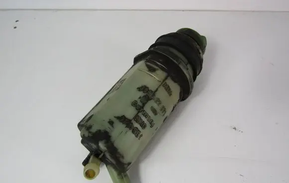 Volkswagen PASSAT B4 Power steering fluid tank/reservoir 330422371