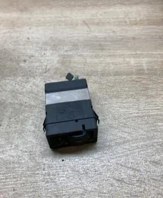 Volkswagen PASSAT B5 Seat heating switch 3B0963563C