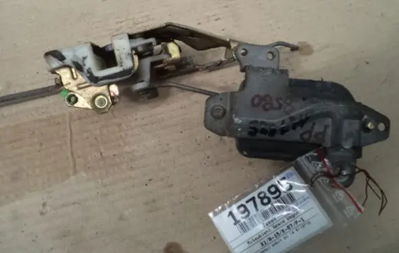 Mitsubishi Space Wagon Front door lock