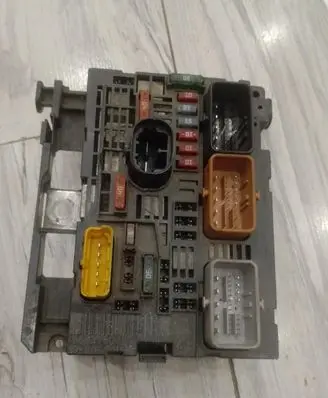 Peugeot 308 BSM Control unit 9663100480