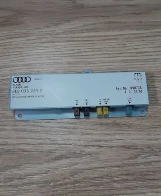 Audi A4 S4 B6 8E 8H Antenna control unit 8E9035225P