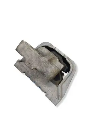 Volkswagen PASSAT B6 Engine mount bracket 