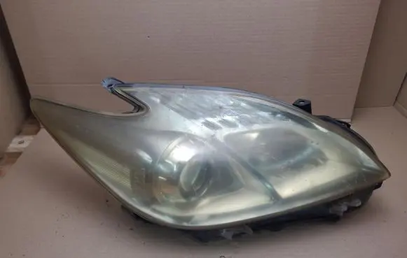 Toyota Prius (XW30) Headlight/headlamp 