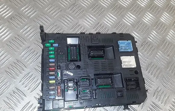 Citroen C5 Fuse module 966405888001
