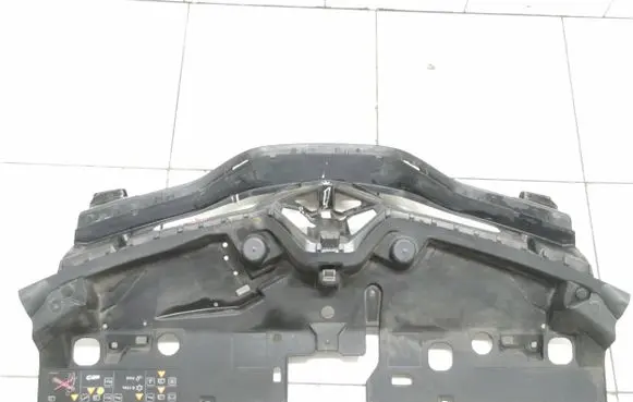 Renault Captur Front grill 620935704r
