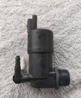 Peugeot 208 II Windscreen/windshield washer pump 643475