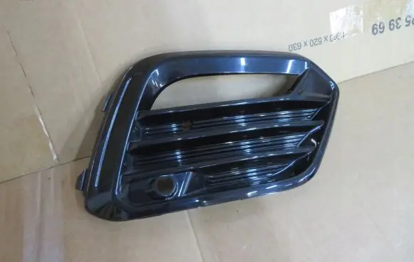Seat Ateca Front bumper lower grill 575853666T