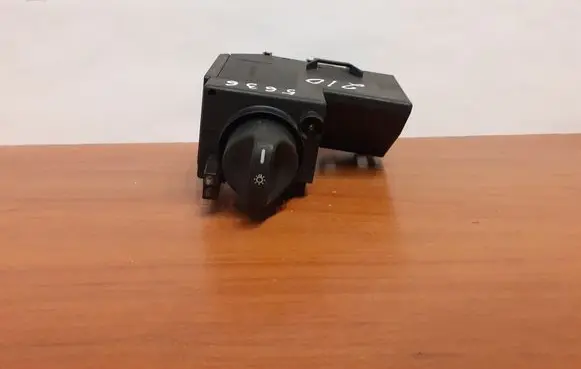 Mercedes-Benz E W210 Light switch 2105451404 5636