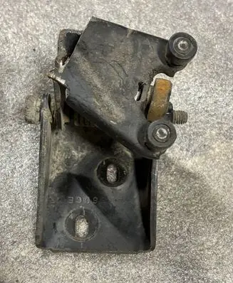 Chrysler Voyager Sliding door middle roller runner 4717379