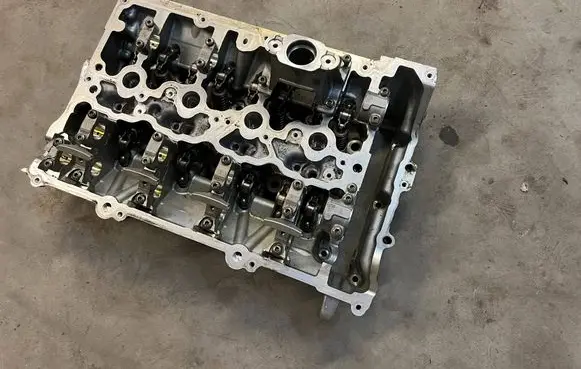 BMW X1 F48 F49 Engine head 8638185 WATERFLUID