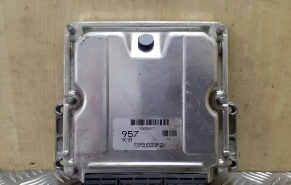 Volvo S40, V40 Engine control unit/module 0281010441 8200112254 30620957