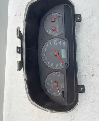 Speedometer (instrument cluster)