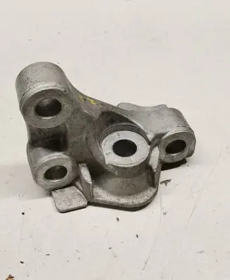 Engine mounting bracket