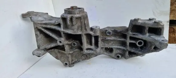 Audi A4 S4 B5 8D Engine mounting bracket 058145523e