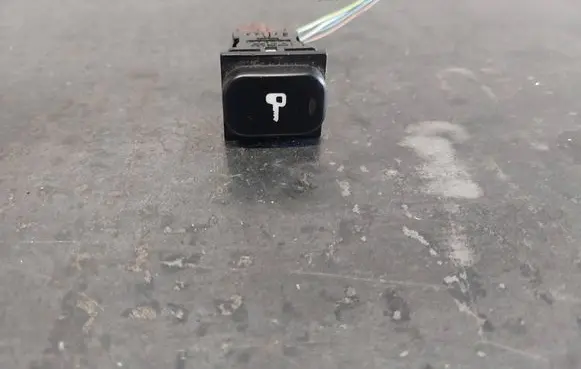 Central locking switch button