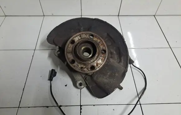 Volvo V70 Front wheel hub spindle knuckle 9481943