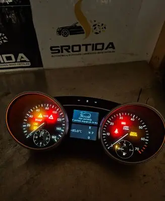 Mercedes-Benz ML W164 Speedometer (instrument cluster) A1645400611