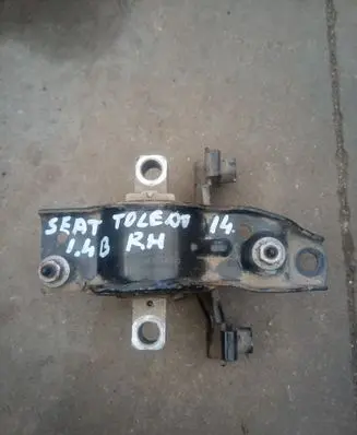 Seat Toledo IV (NH) Engine mount bracket