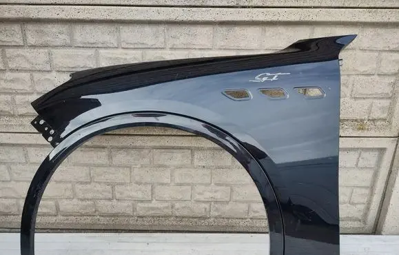 Maserati Levante Fender LPMASGRCLE