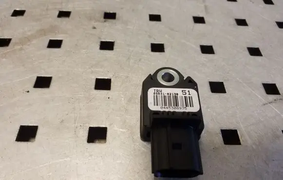 Toyota Auris E180 Airbag deployment crash/impact sensor 8983102130
