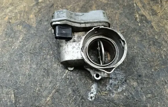 Volkswagen PASSAT B6 Throttle valve 03G128063B