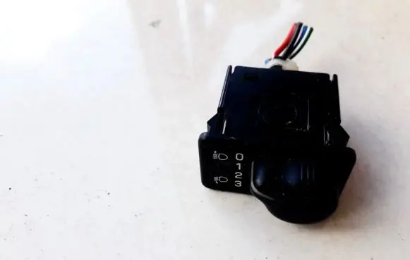 Subaru Forester SF Headlight level height control switch