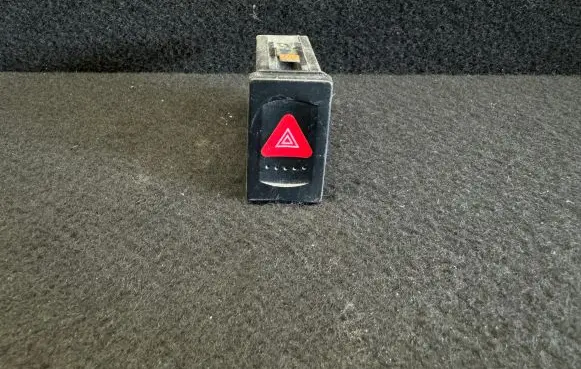 Volkswagen PASSAT B5.5 Hazard light switch 3B0953235D