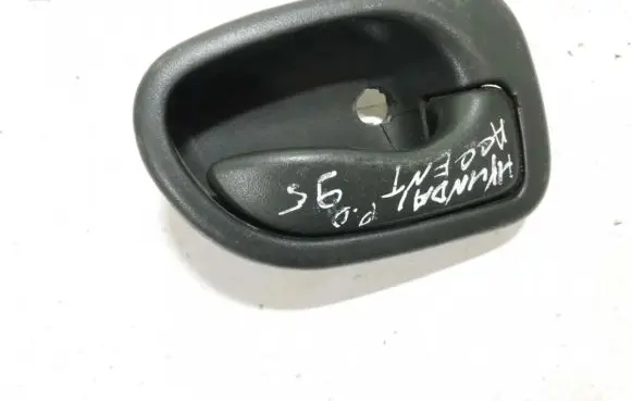 Hyundai Accent Front door interior handle