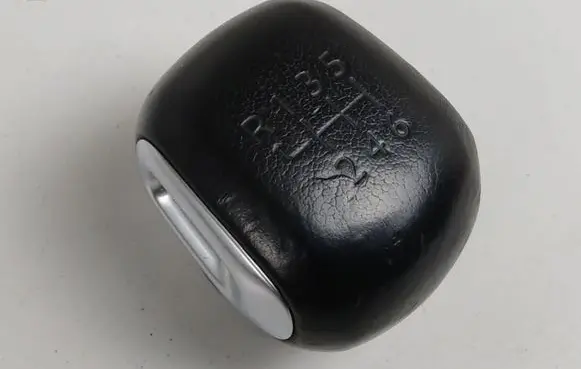 Peugeot 208 II Gear lever shifter trim leather/knob 