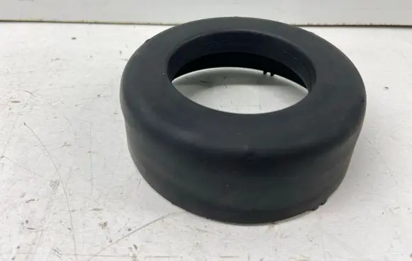 Mercedes-Benz 190 W201 Rear coil spring rubber mount 2013251044 A2013251044
