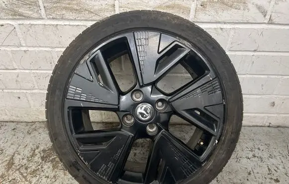 Opel Corsa F R17 alloy rim 9833892680