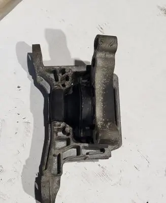 Ford Kuga II Engine mount vacuum valve 