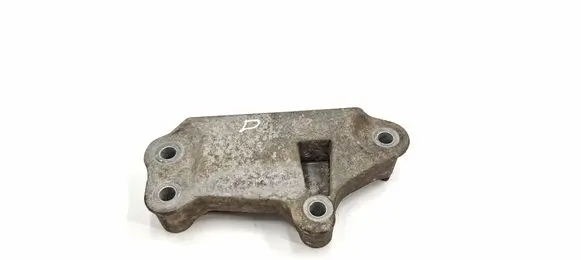 Opel Insignia B Engine mounting bracket 84221477
