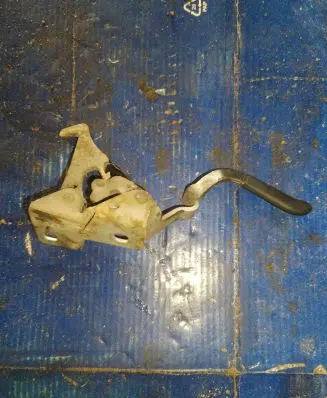BMW 3 E46 Engine bonnet (hood) release handle 51238213029