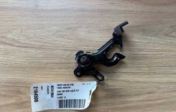 Volvo V40 Engine bonnet/hood lock/latch loop/hook 31425791