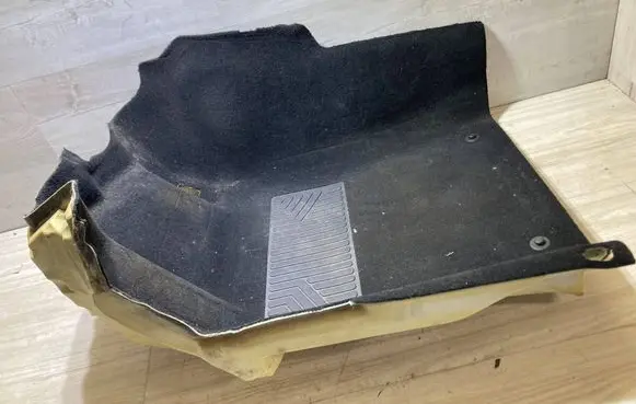 Mercedes-Benz CLS C219 Front floor carpet liner A2116800140