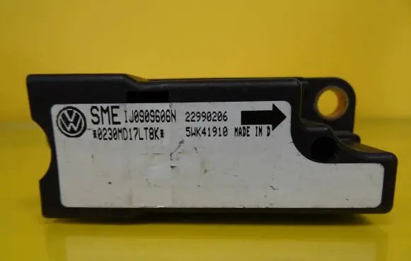Volkswagen PASSAT B5 Airbag deployment crash/impact sensor 5WK41910 1J0909606N