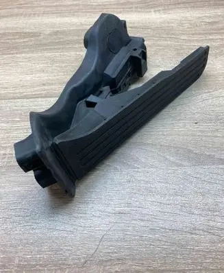 Volkswagen PASSAT B6 Accelerator throttle pedal 1K1721503L 6PV00860000