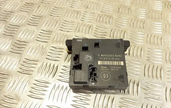 Mercedes-Benz E W211 Door control unit/module 2118704126