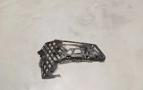 Front bumper mounting bracket