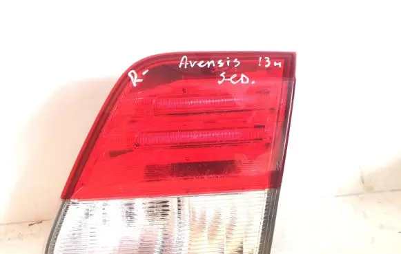 Toyota Avensis T270 Tailgate rear/tail lights
