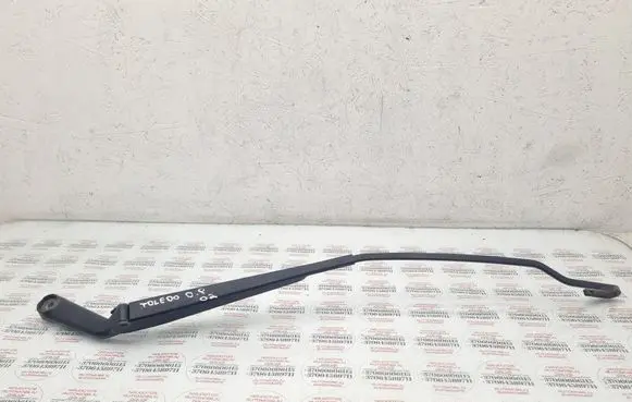 Front wiper blade arm
