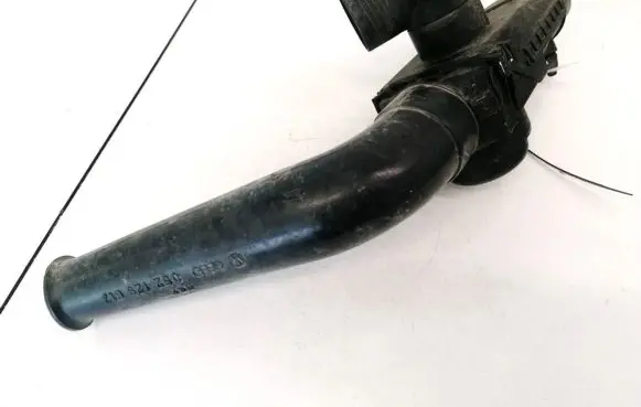 Volkswagen Golf III Air intake hose/pipe 052129617