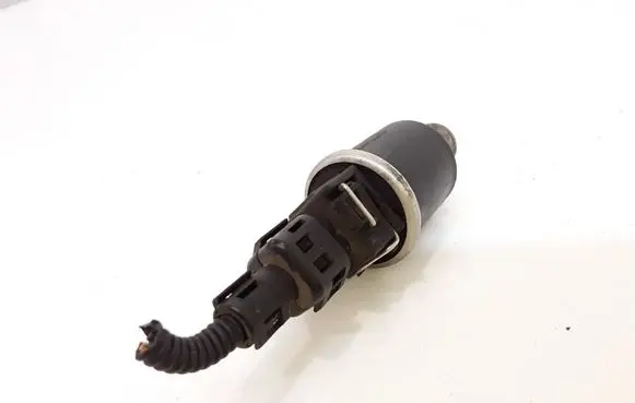 Volkswagen Golf IV Air conditioning (A/C) pressure sensor 9839B214PG