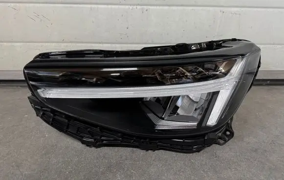 Volvo XC40 Headlight/headlamp 32338900
