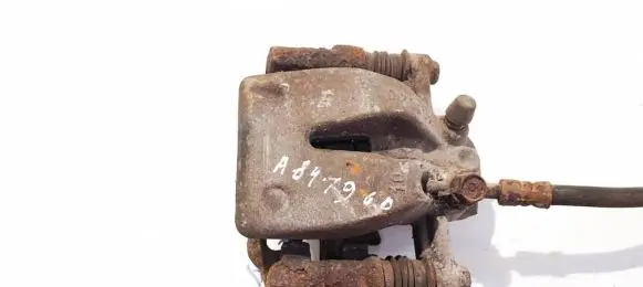 Toyota Avensis T250 Rear brake caliper y01340